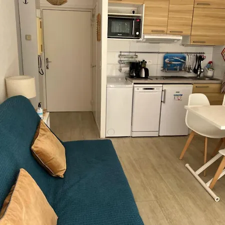Flat With Swimming Pool Close To The Apartment *