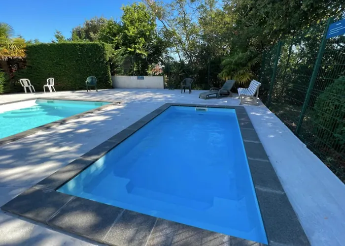 Flat With Swimming Pool Close To The Apartmán *